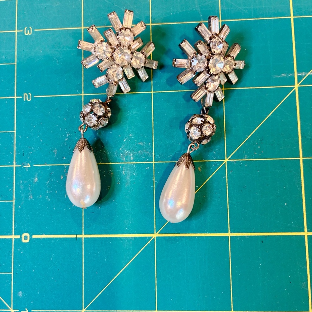 Elegant Silver and Pearl Drop Earrings ohhh al the glitz !